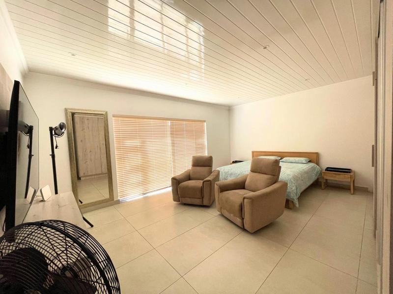 6 Bedroom Property for Sale in Chatsworth Western Cape